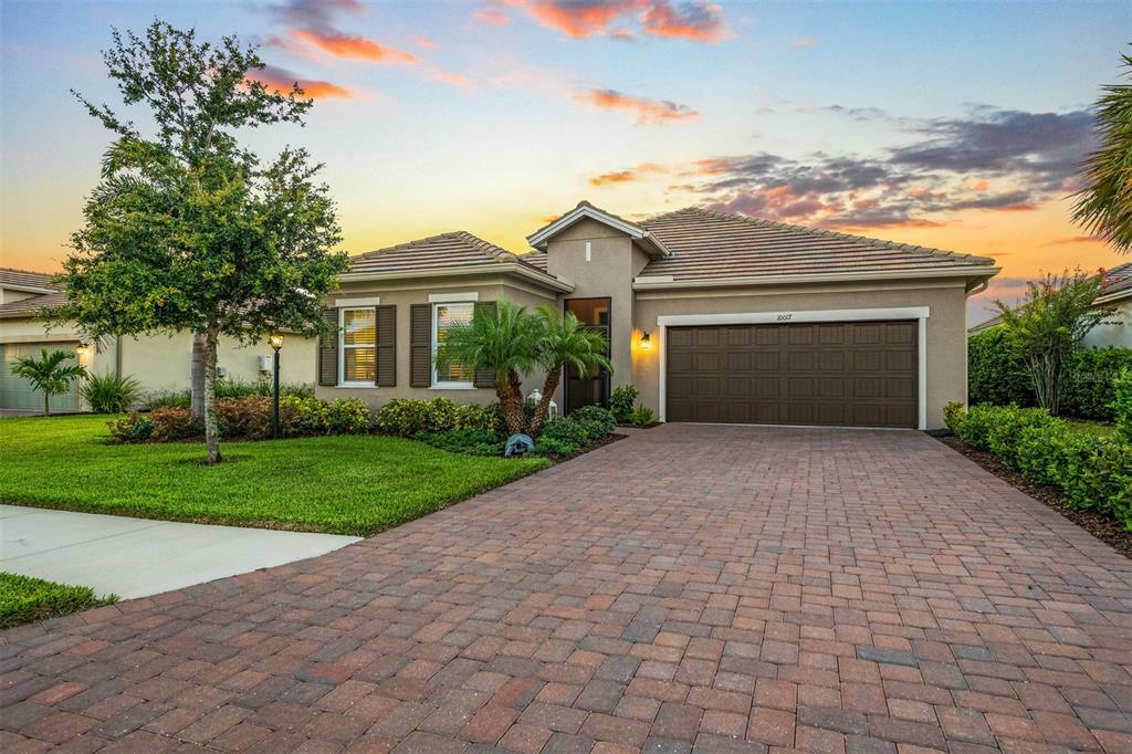 Property Photo: 10017 Carnoustie Place FL 34211