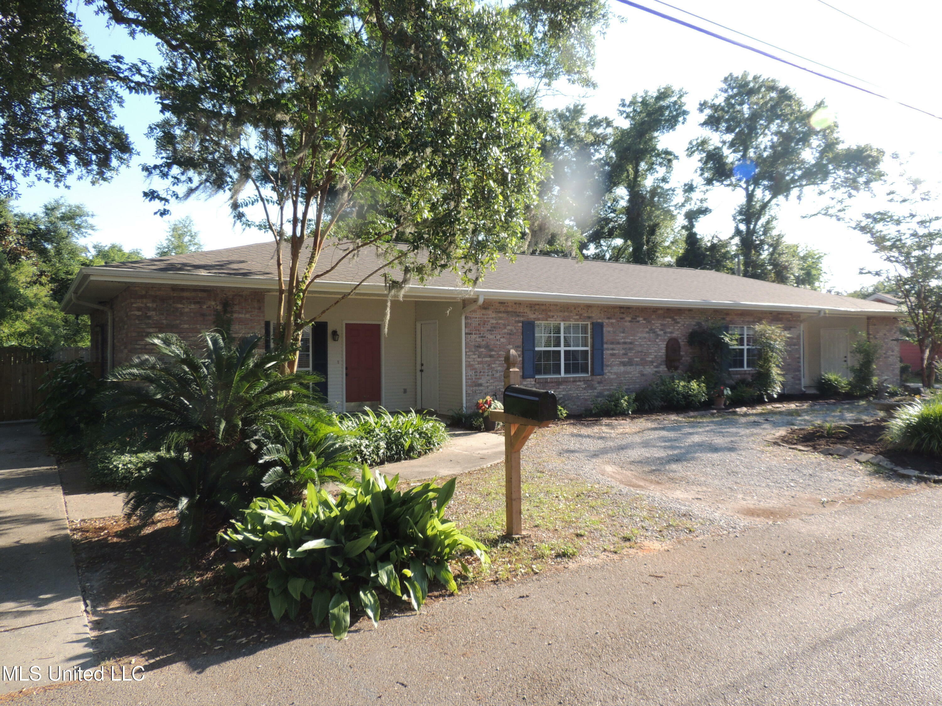 104 Hickory Lane A &Amp B  Bay Saint Louis MS 39520 photo