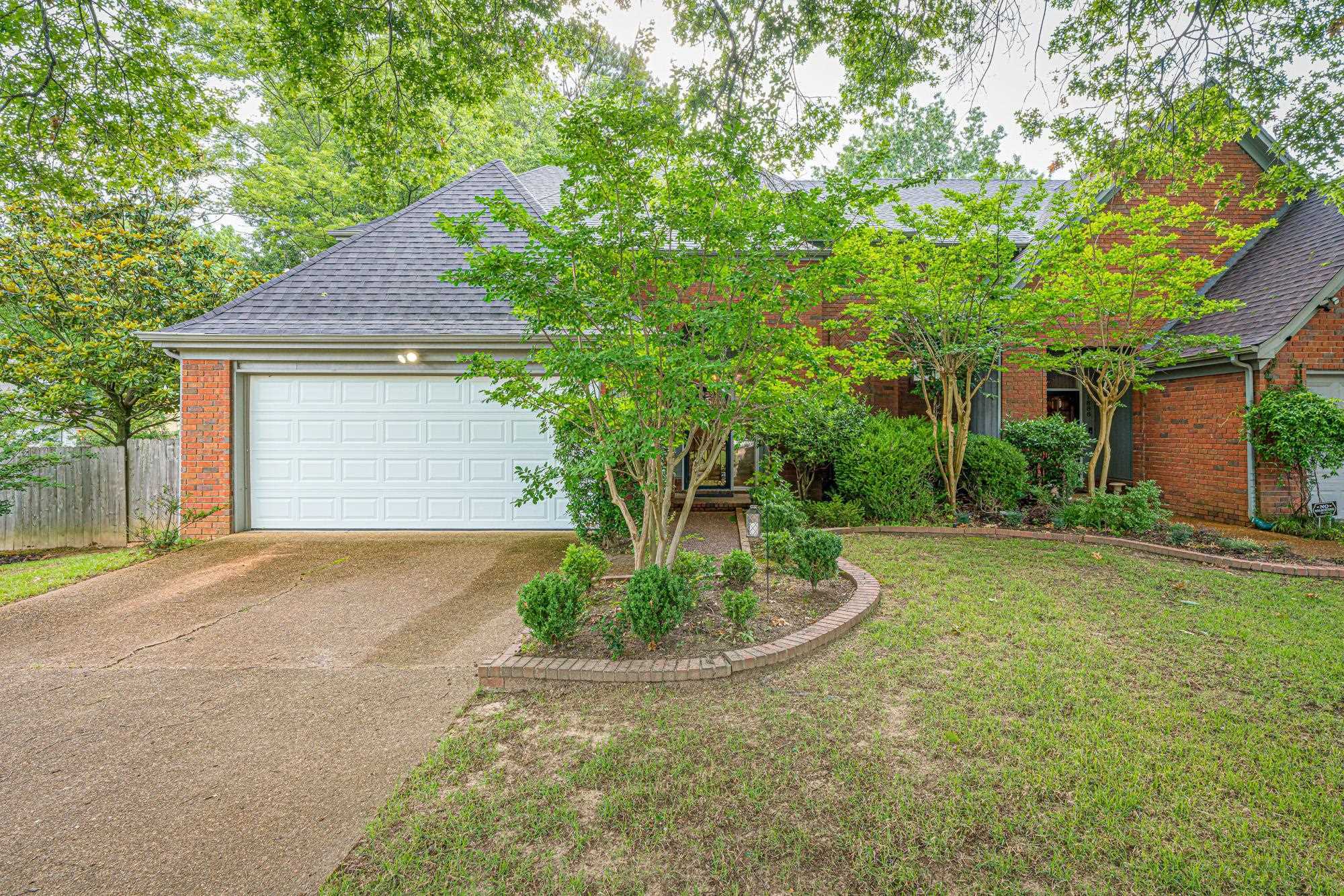 Property Photo:  1886 Allenby Rd  TN 38139 