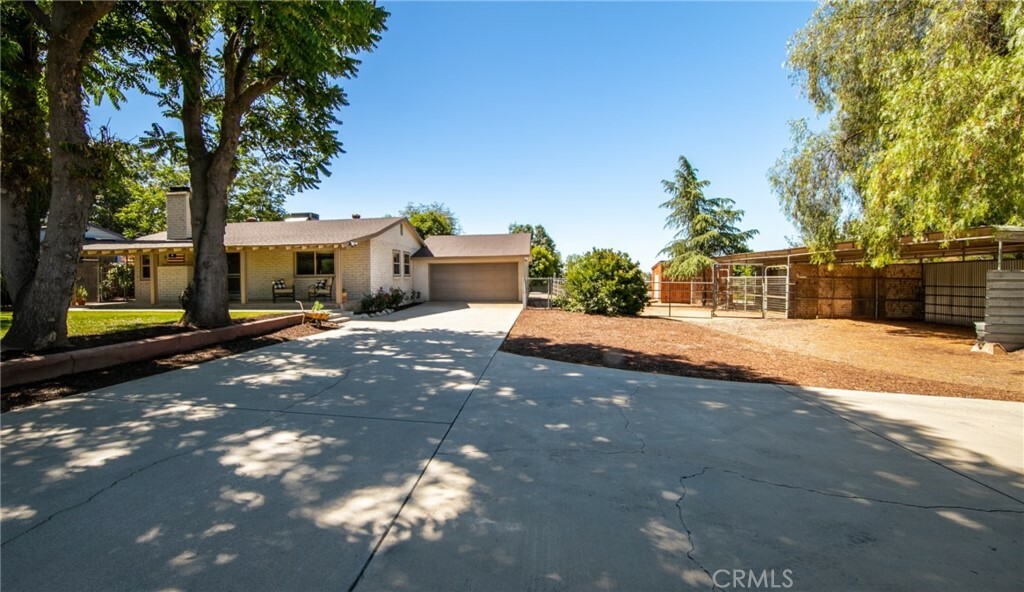 Property Photo:  35419 Avenue E  CA 92399 