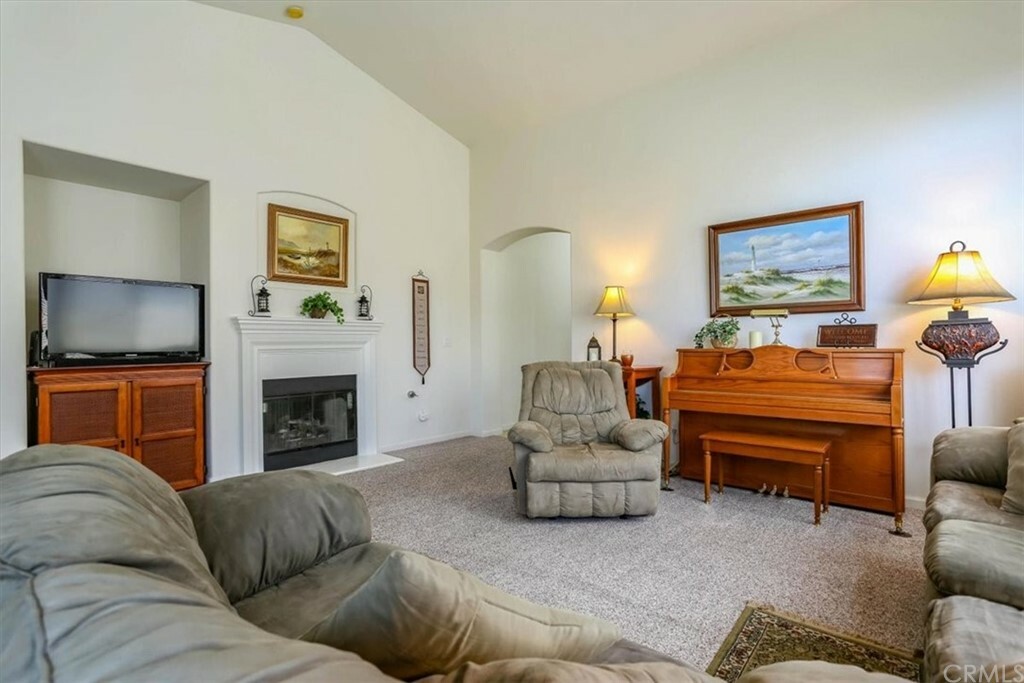 Property Photo:  940 Burgundy Court  CA 93458 