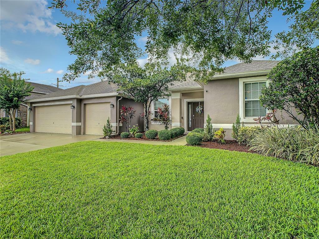 Property Photo: 369 Skyview Place FL 32766