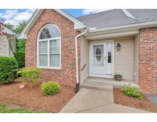 Property Photo: 19 Wynnfield Cir 19 MA 01077