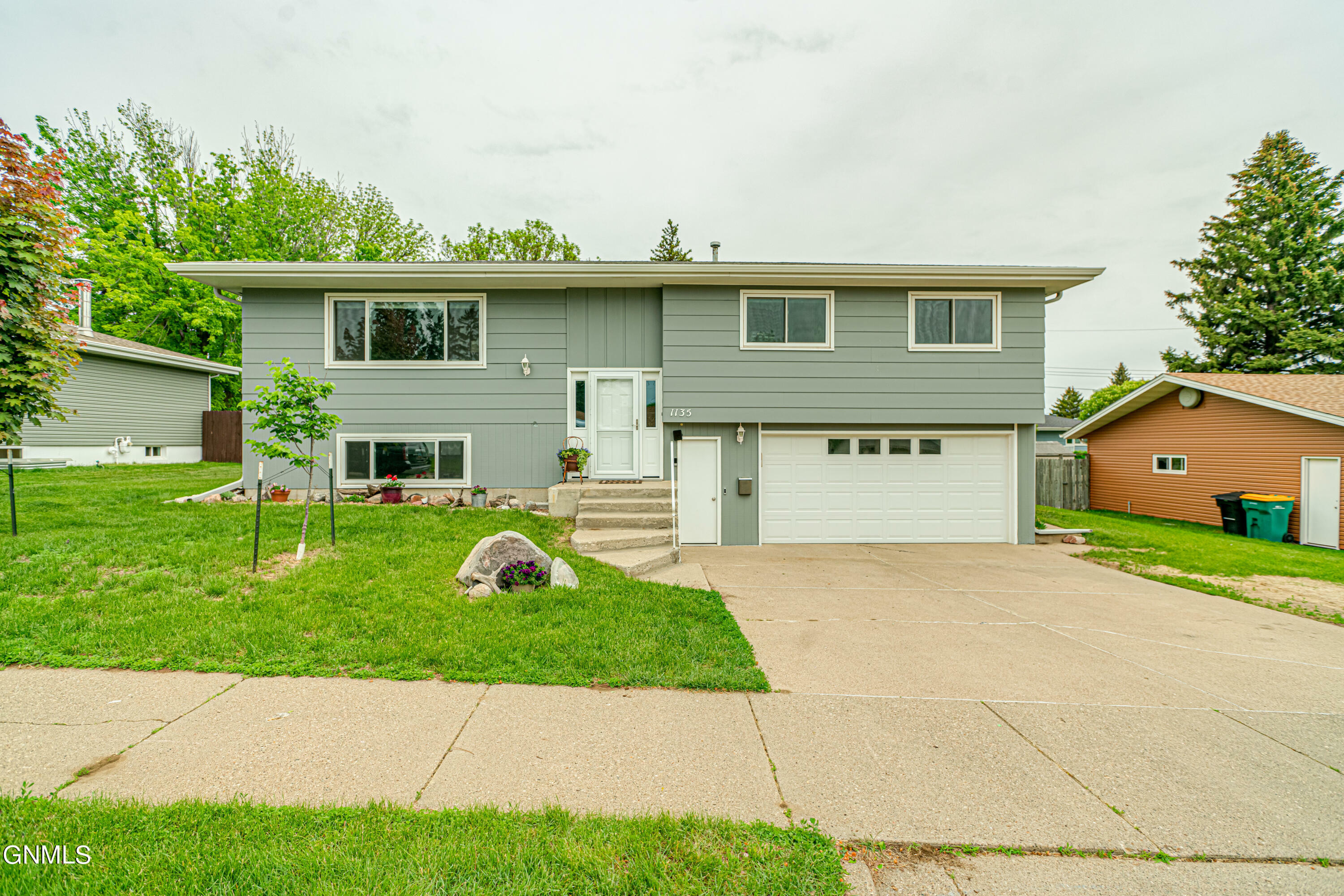 Property Photo:  1135 N 27th Street  ND 58501 