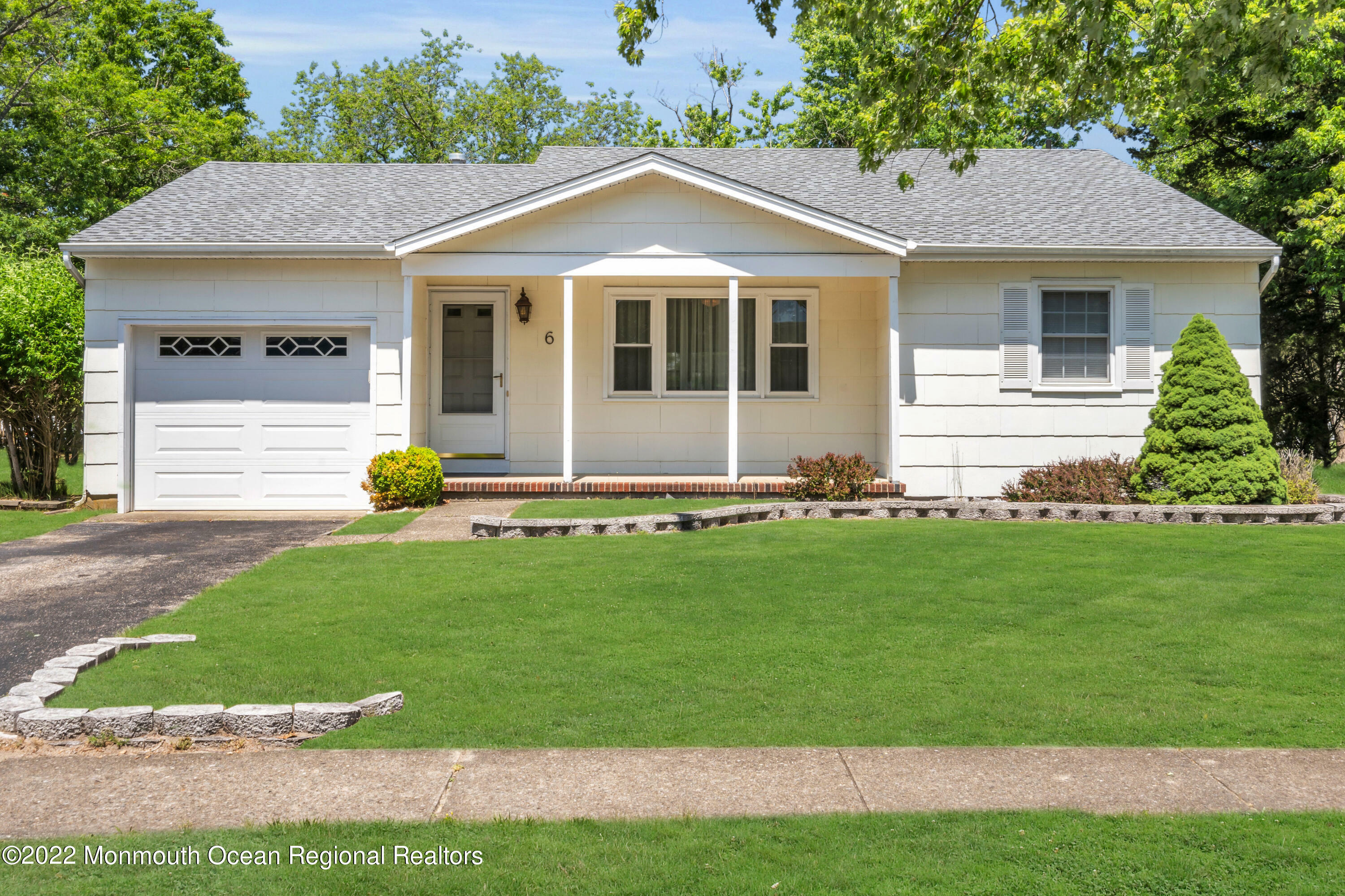 Property Photo:  6 Northumberland Drive  NJ 08757 