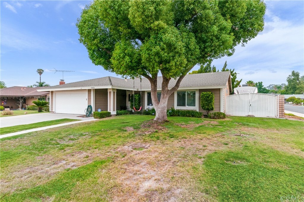 Property Photo:  9809 Calle Esplanade  CA 92503 