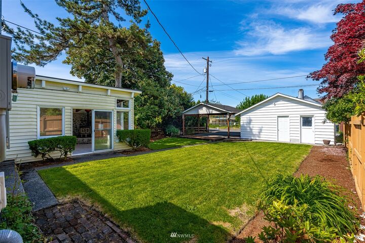 Property Photo:  711 J Street  WA 98531 