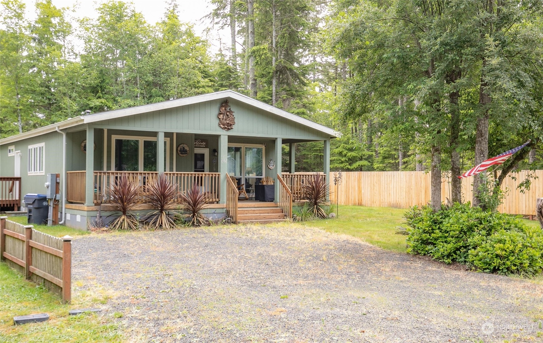 Property Photo:  742 Chenois Avenue NE  WA 98569 