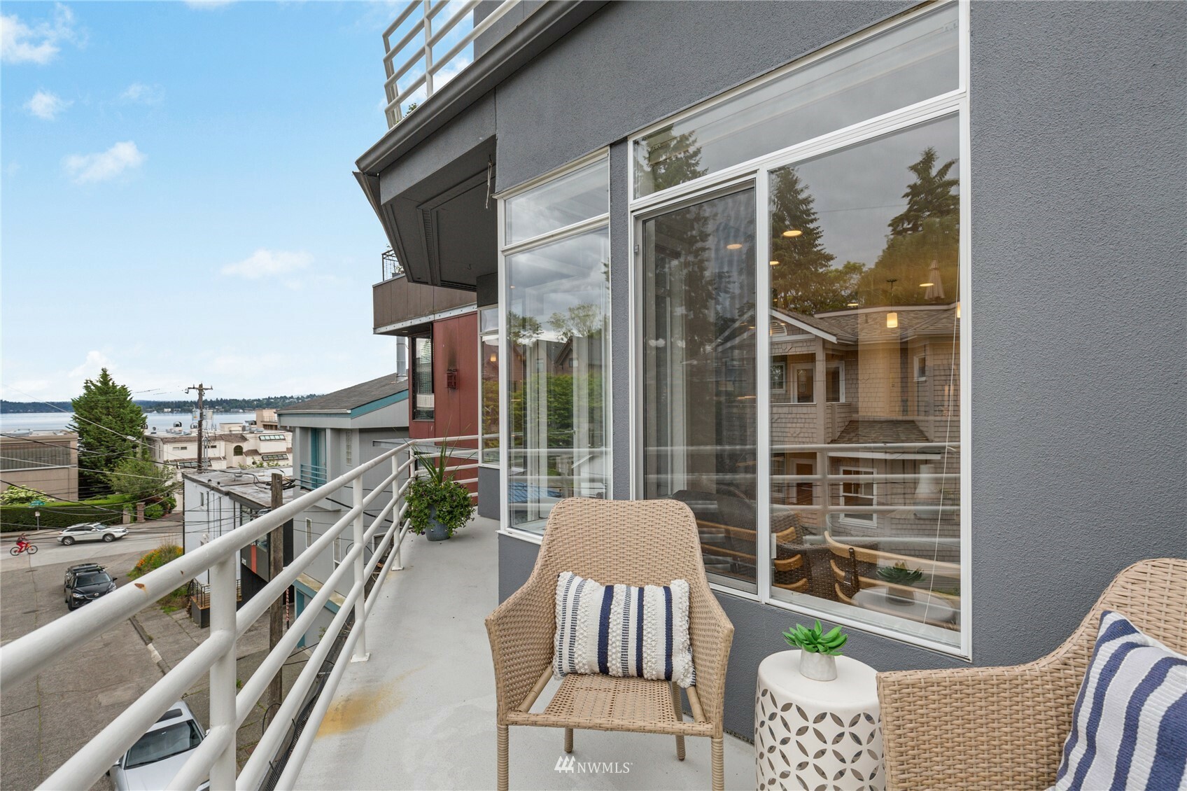 Property Photo:  3513 S Leschi Place  WA 98144 