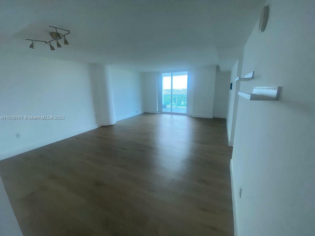 Property Photo:  2101 Brickell Ave 1401  FL 33129 