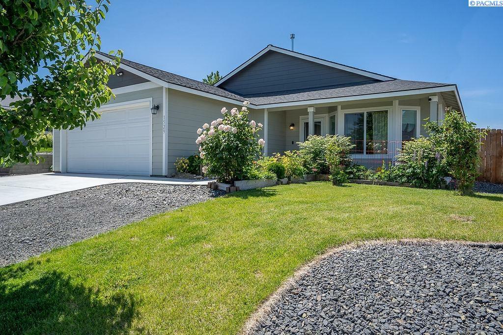 Property Photo:  1529 N Grant Street  WA 99336 