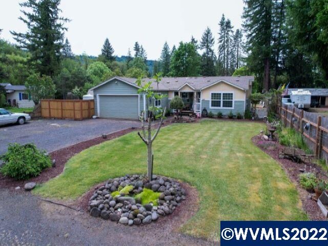 Property Photo: 427 14th St OR 97358