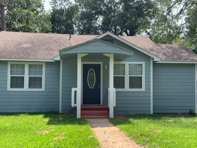 Property Photo:  1304 S 1st Street  TX 77301 