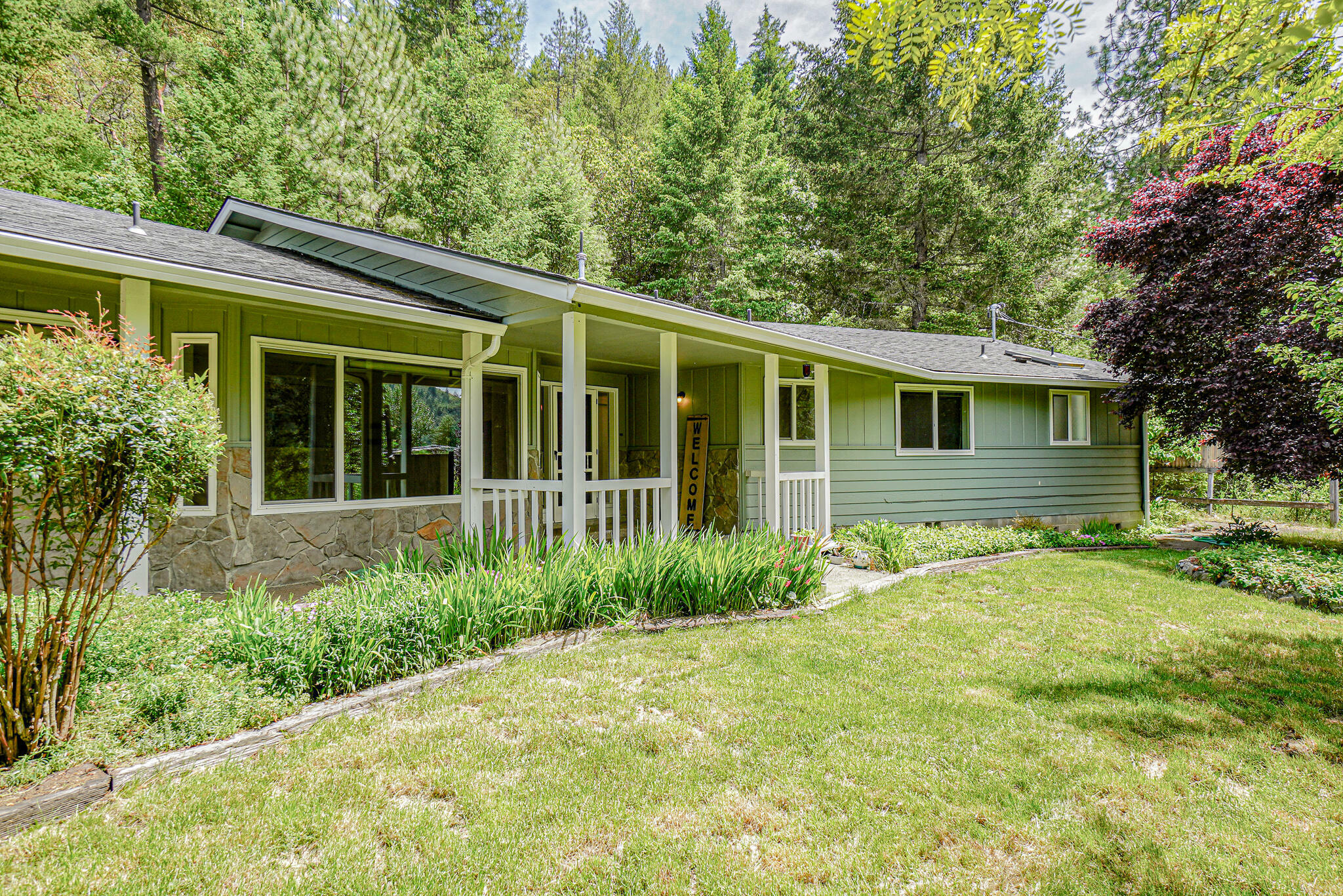 Property Photo:  1260 E Evans Creek Road  OR 97537 