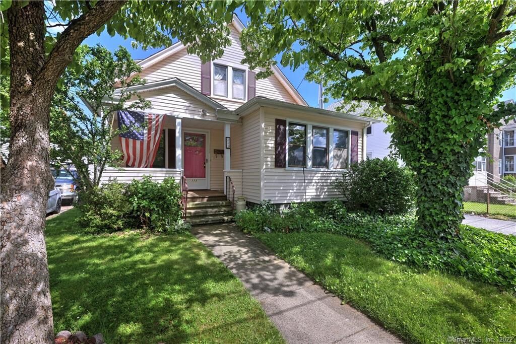 Property Photo:  111 Chelsea Street  CT 06615 