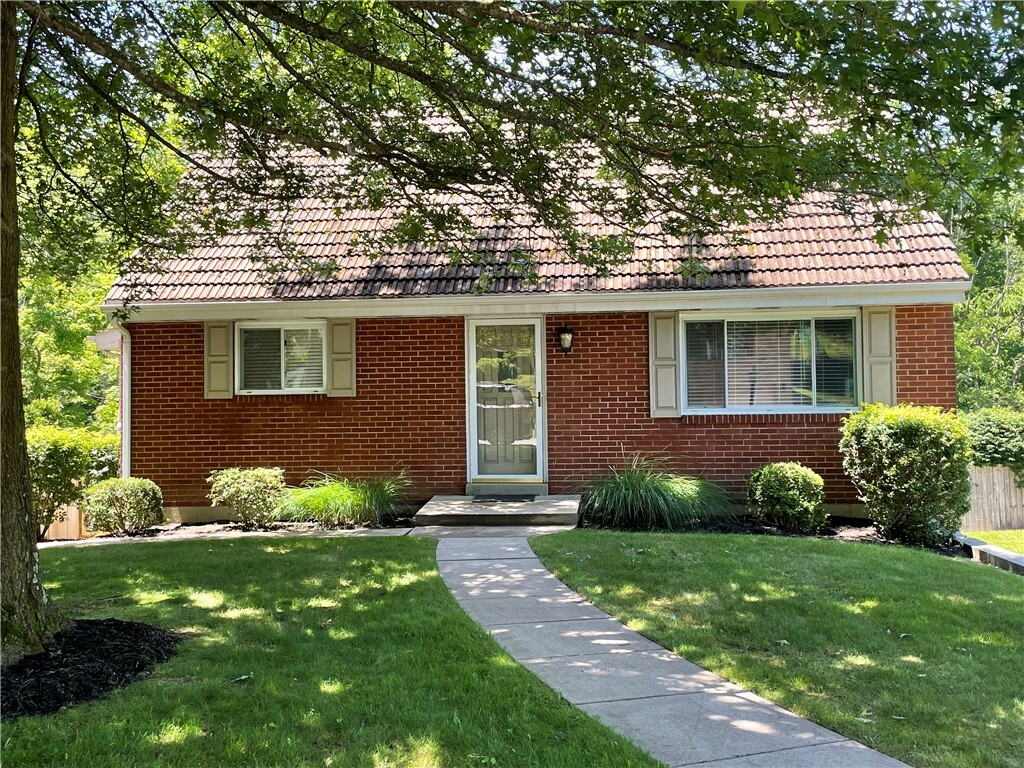 221 Amity Rd  Glenshaw PA 15116 photo