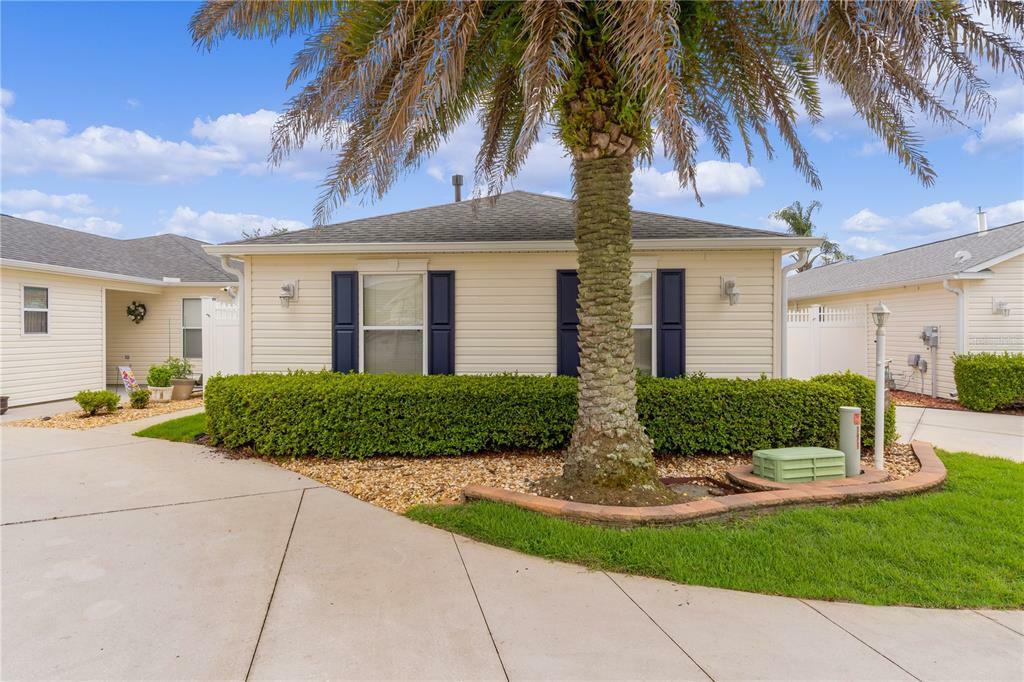 Property Photo:  998 Smyrna Street  FL 32162 