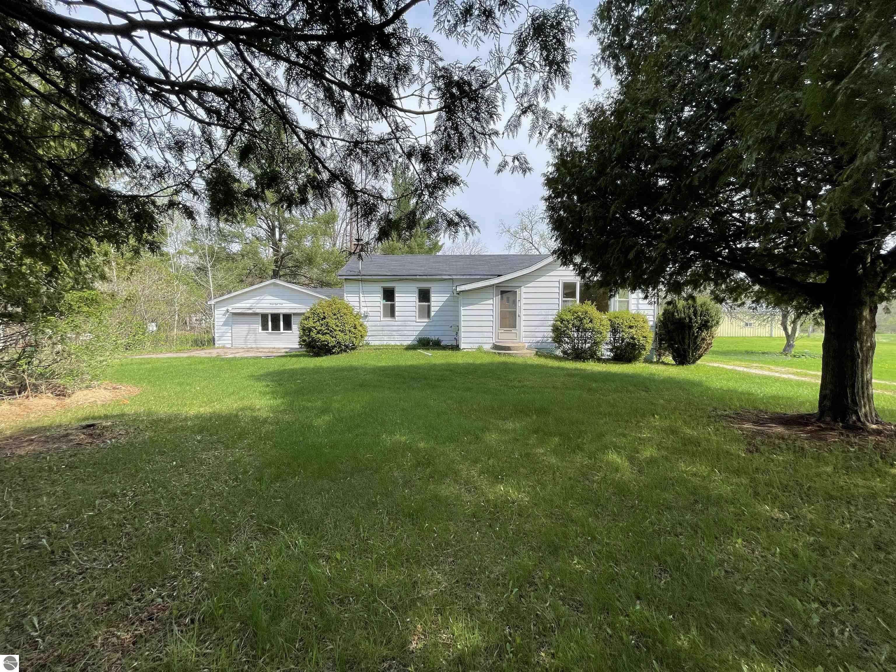 Property Photo:  3840 Pratt Lake Road  MI 48624 