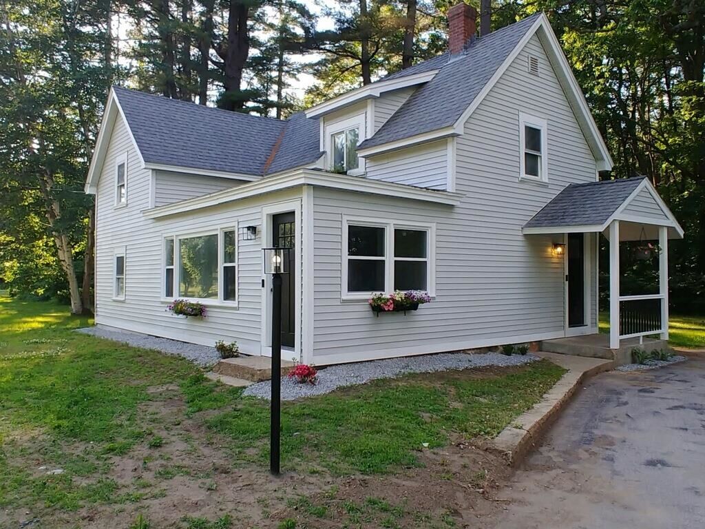 Property Photo:  162 County Road  NH 03110 