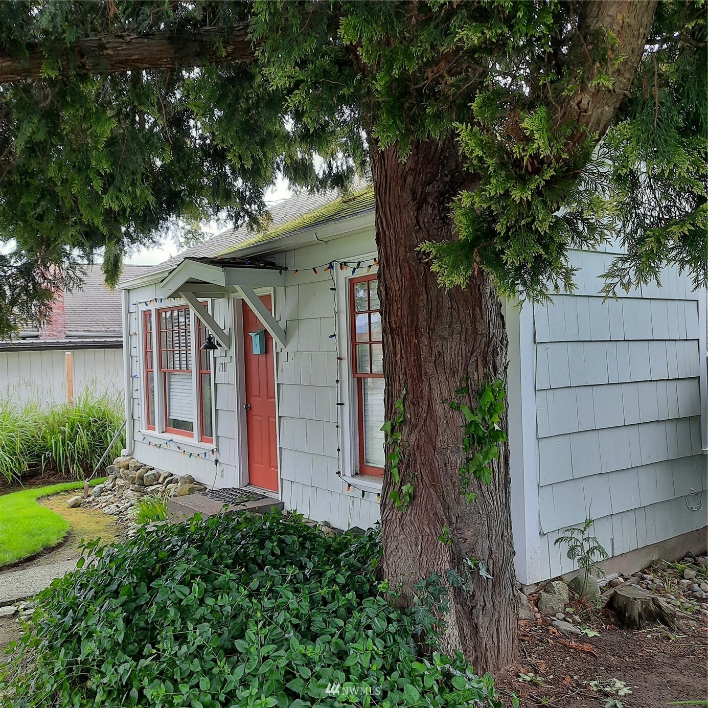 Property Photo:  1311 11 Street  WA 98221 