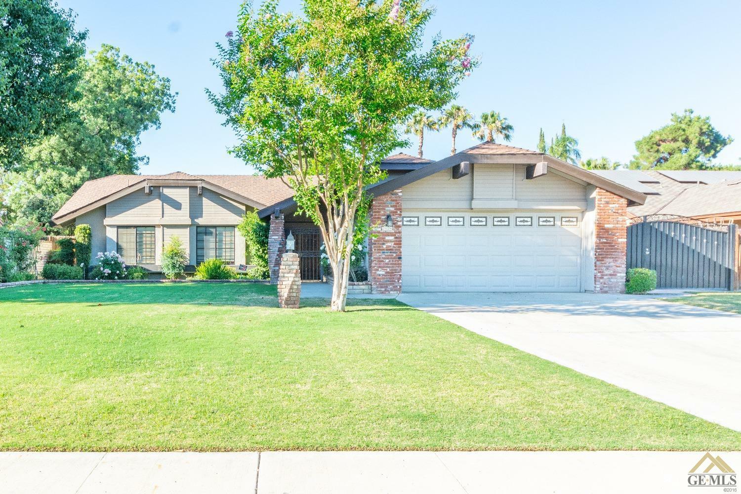 Property Photo:  2424 Moffitt Way  CA 93309 