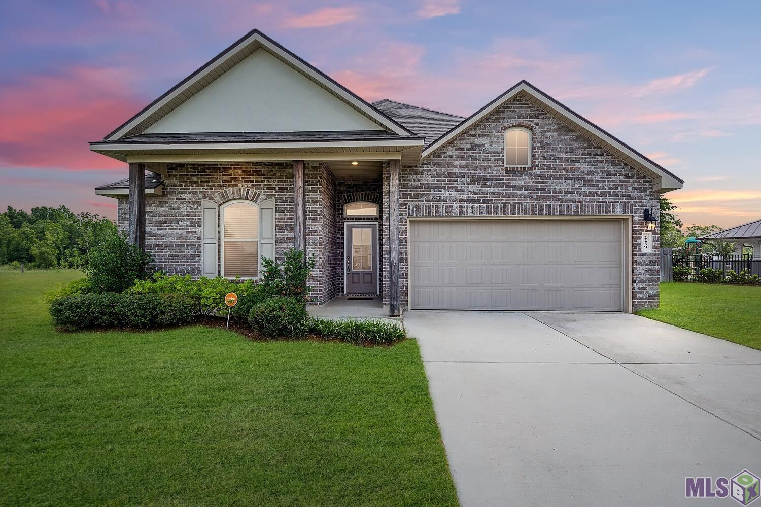 Property Photo:  2259 Windridge Ave  LA 70791 