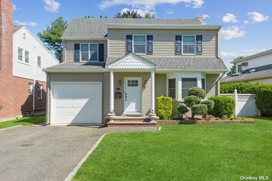 Property Photo:  2 Surrey Road  NY 11040 