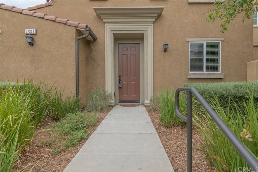 Property Photo:  37311 Paseo Tulipa  CA 92563 