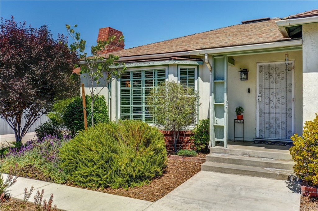 Property Photo: 3255 N Mountain View Avenue CA 92405