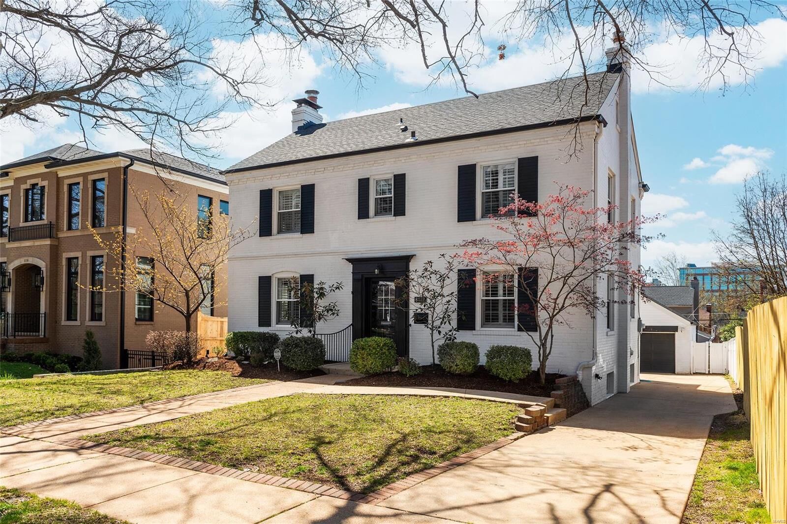 Property Photo: 8112 Kingsbury Boulevard MO 63105