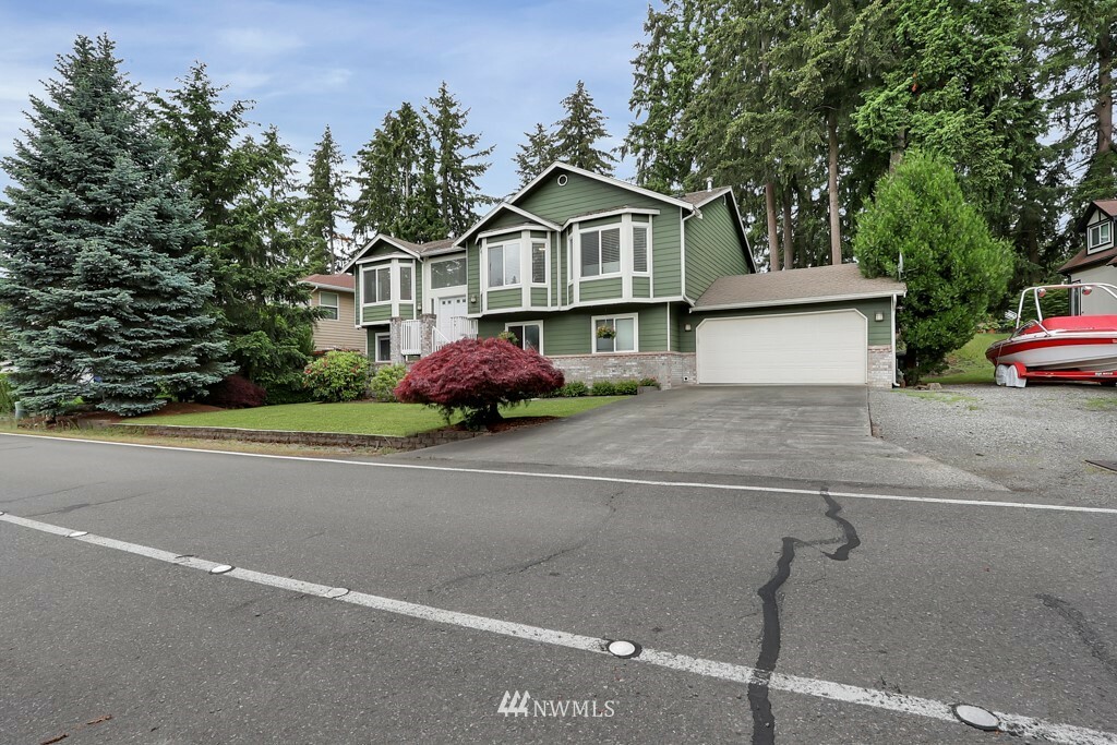 Property Photo:  2829 206th Avenue Ct E  WA 98391 