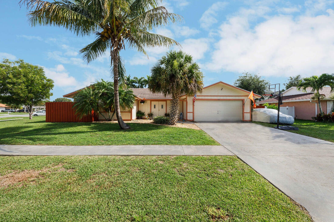 Property Photo:  1019 Summerwood Circle  FL 33414 