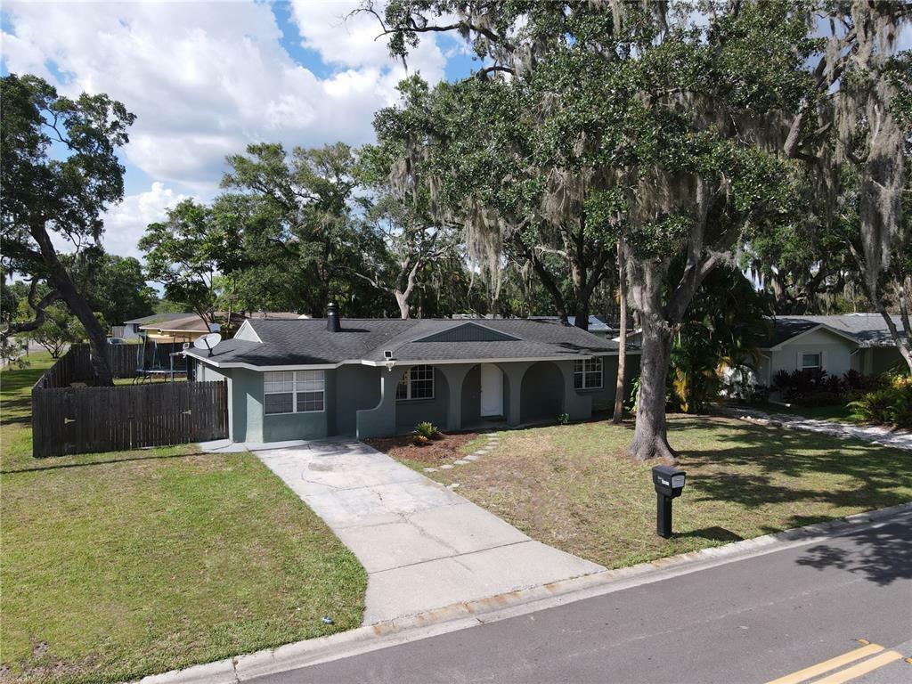 Property Photo:  4901 Silk Oak Drive  FL 34232 