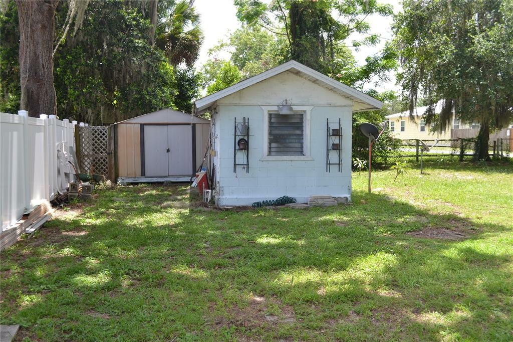 Property Photo:  906 N Rockingham Avenue  FL 32778 