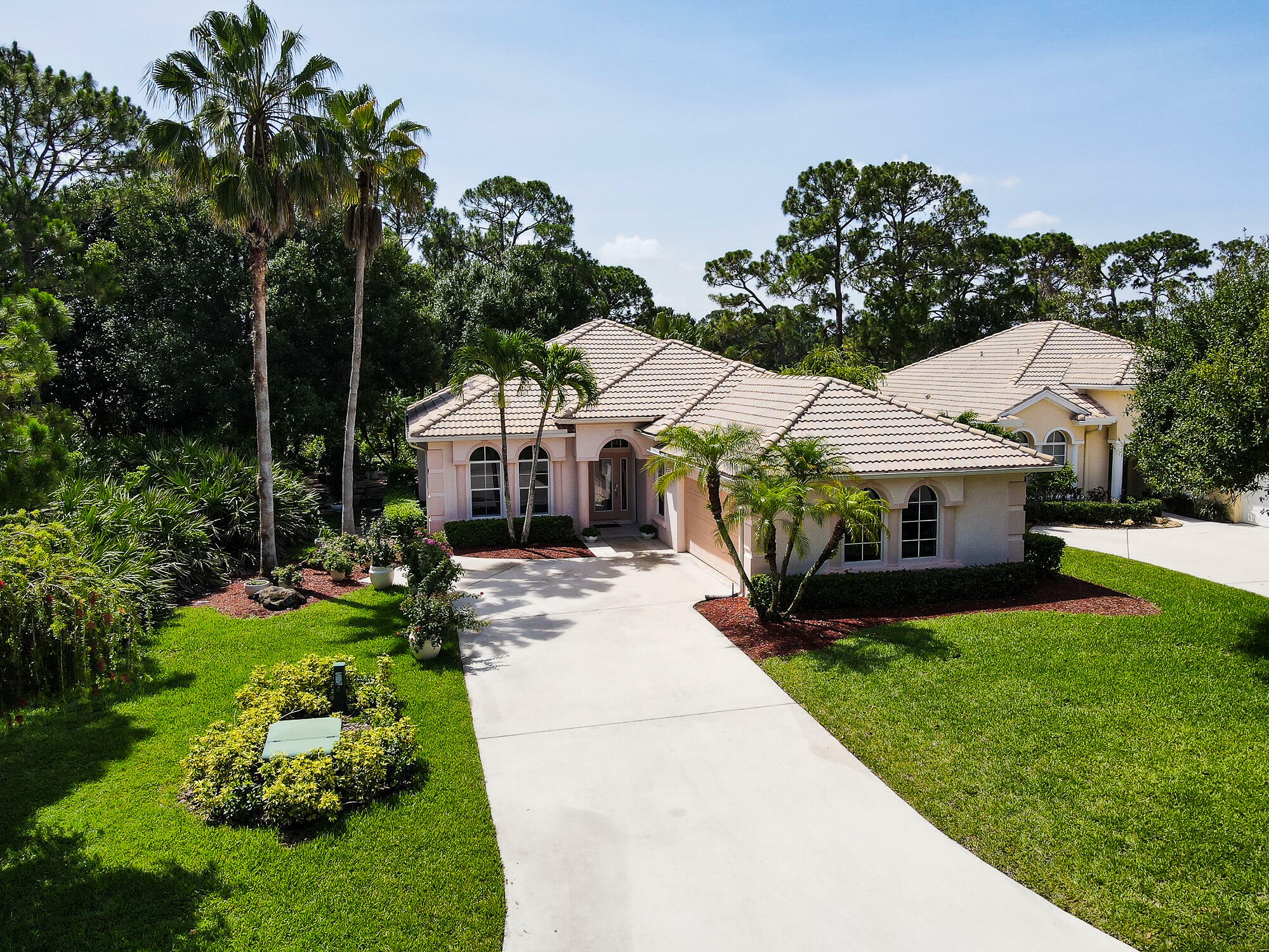 Property Photo:  8510 Belfry Place  FL 34986 