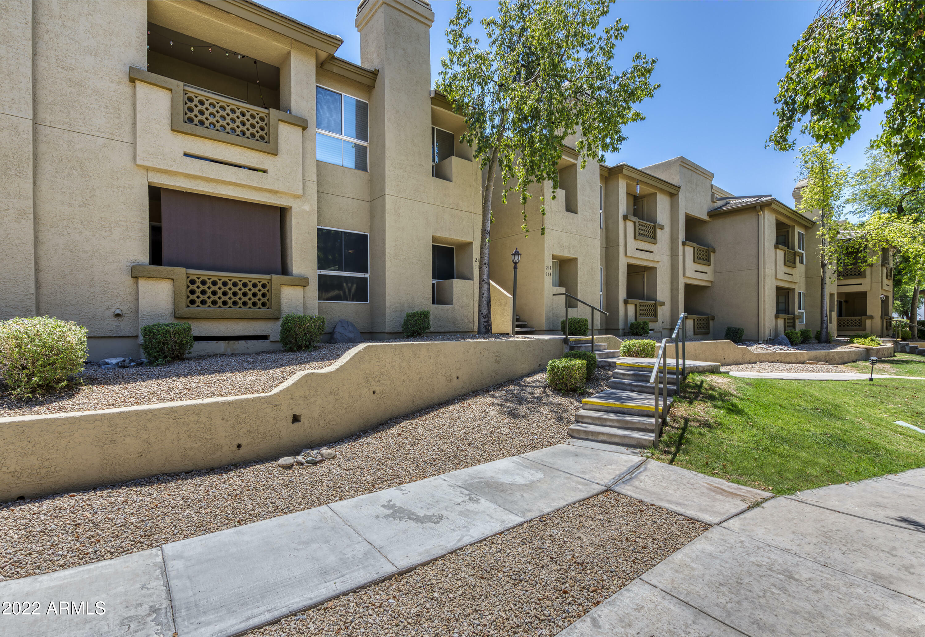 Property Photo:  1880 E Morten Avenue 113  AZ 85020 