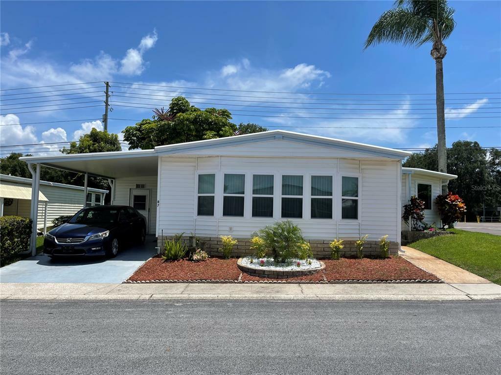 Property Photo: 87 Red Oak Circle FL 34684