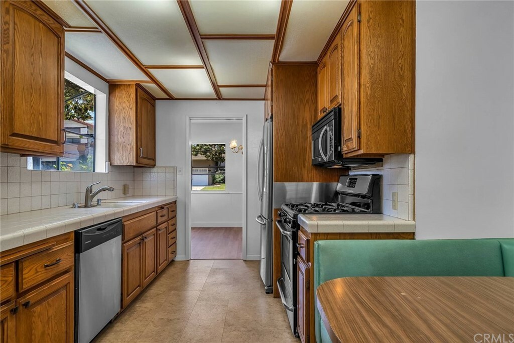 Property Photo:  2705 Loftyview Drive  CA 90505 