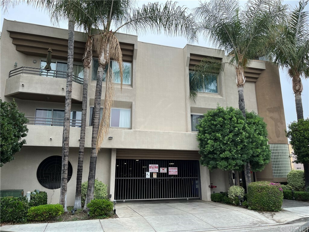 Property Photo: 15455 Sherman Way 11 CA 91406
