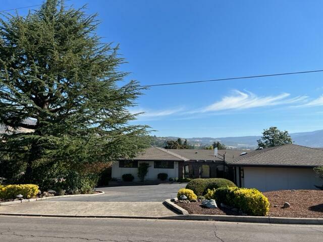 Property Photo:  101 S Foothill Road  OR 97504 