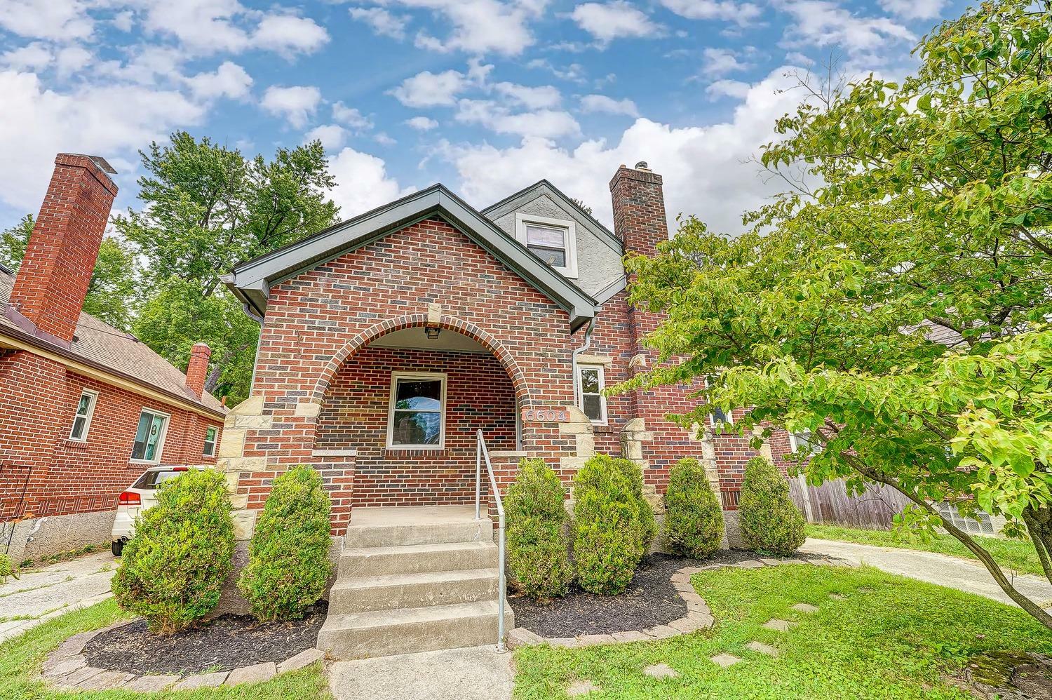 Property Photo: 6604 Buckingham Pl OH 45227