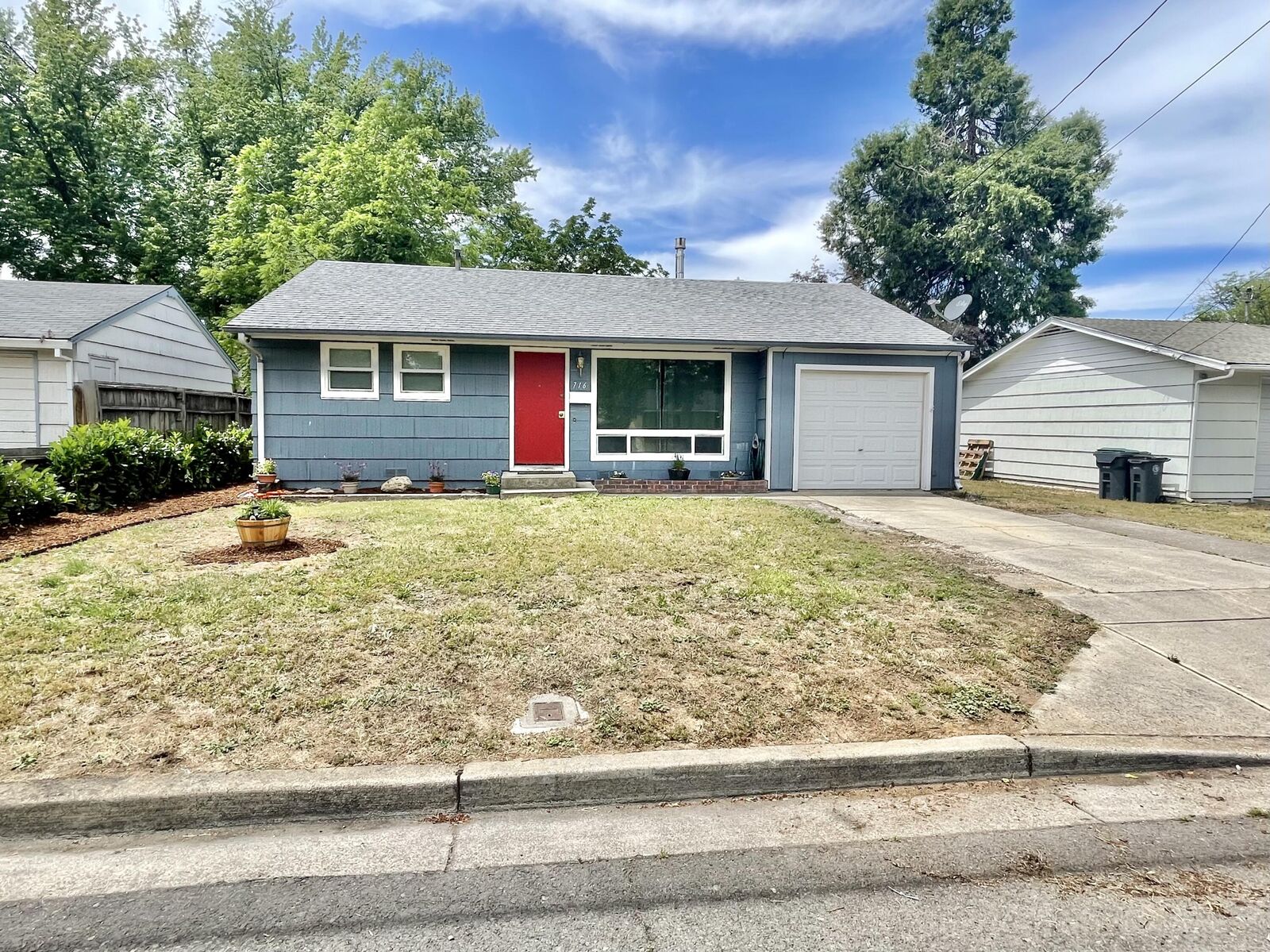 Property Photo: 716 Hamilton Street OR 97501