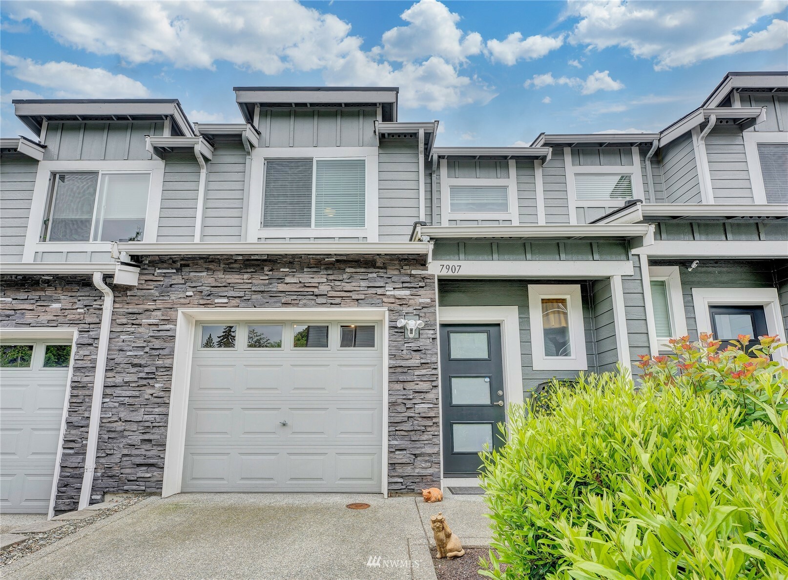 Property Photo: 7907 20th Avenue SE 7907 WA 98203