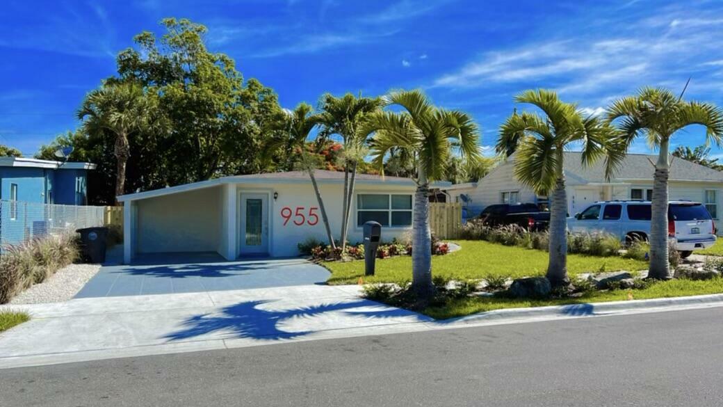 955 33rd Street  West Palm Beach FL 33407 photo