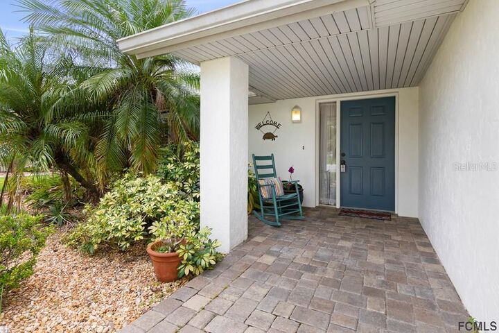 Property Photo:  4 Cayuse Court  FL 32137 