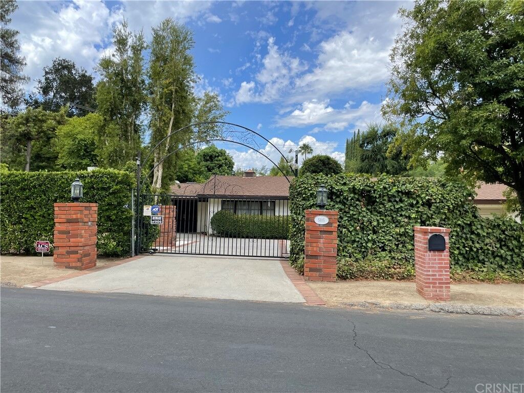 Property Photo:  5105 Oakdale Avenue  CA 91364 