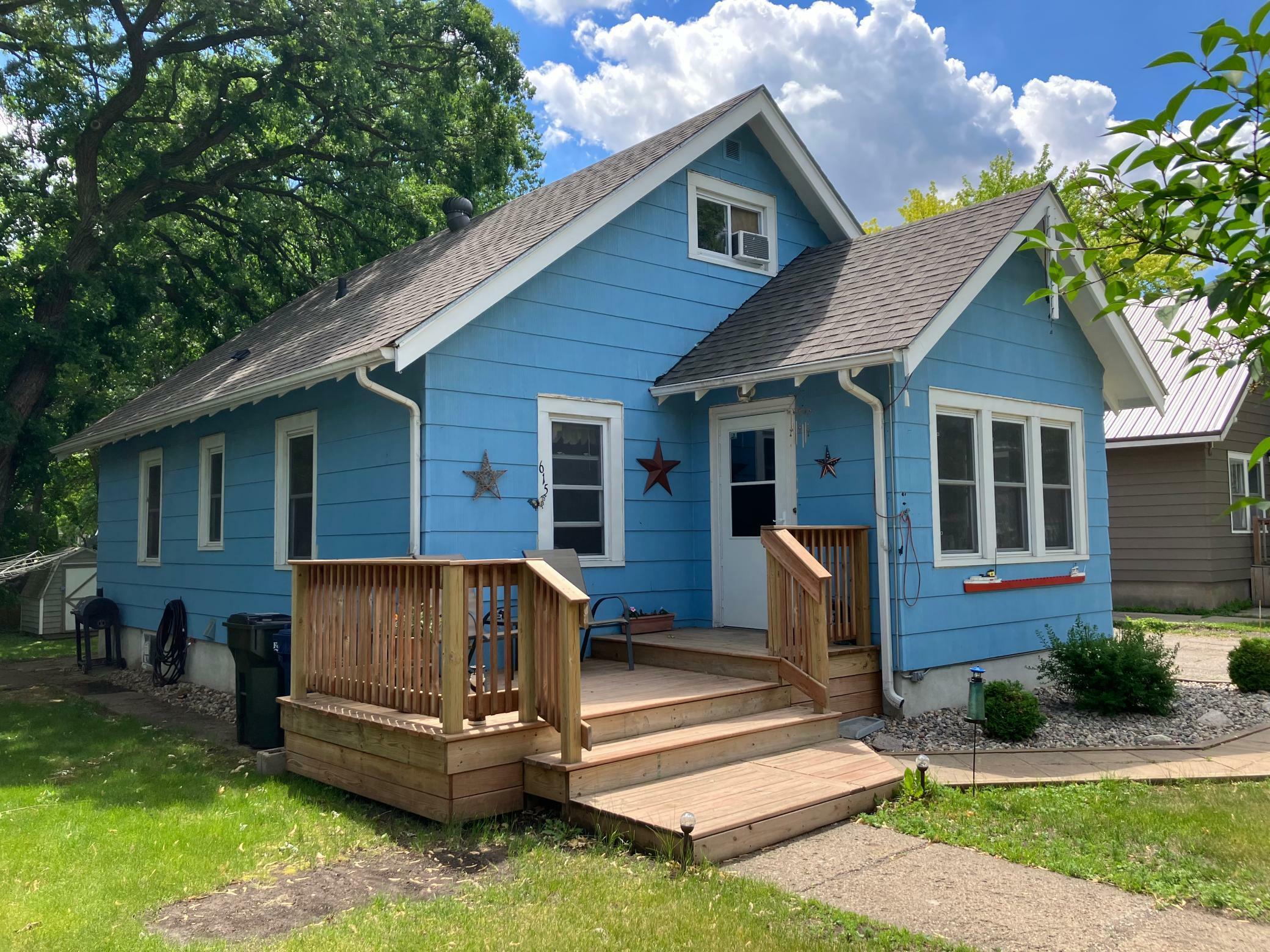 Property Photo:  615 W Laurel Street  MN 56537 