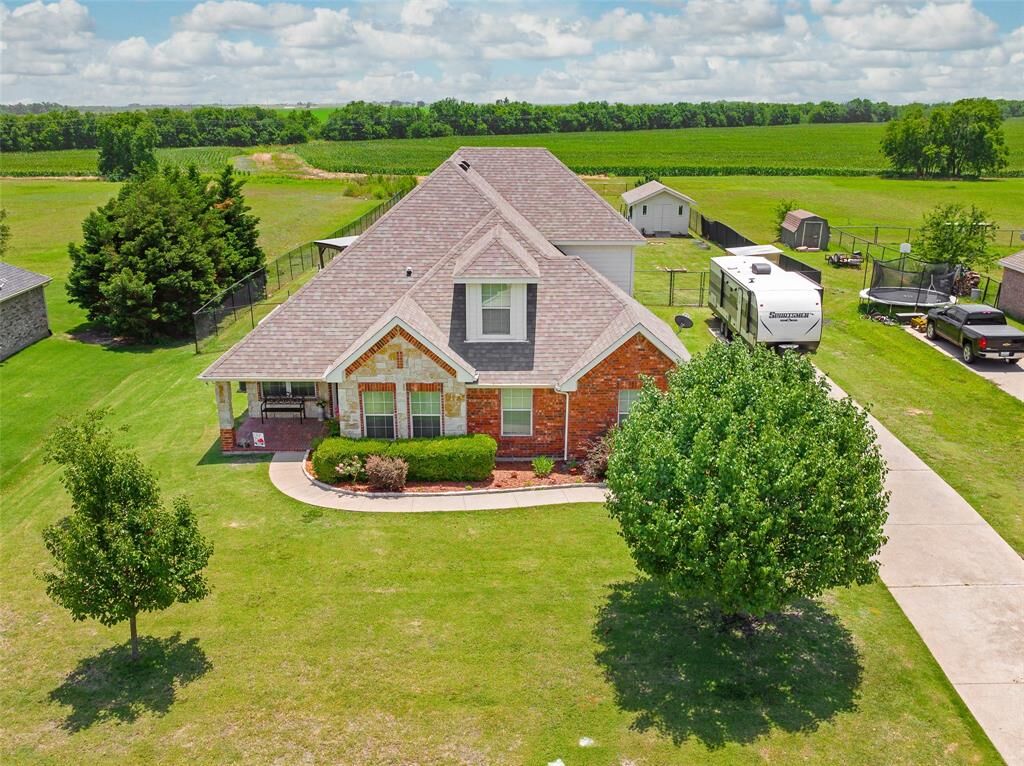 Property Photo:  1449 Meadowbrook Lane  TX 75173 