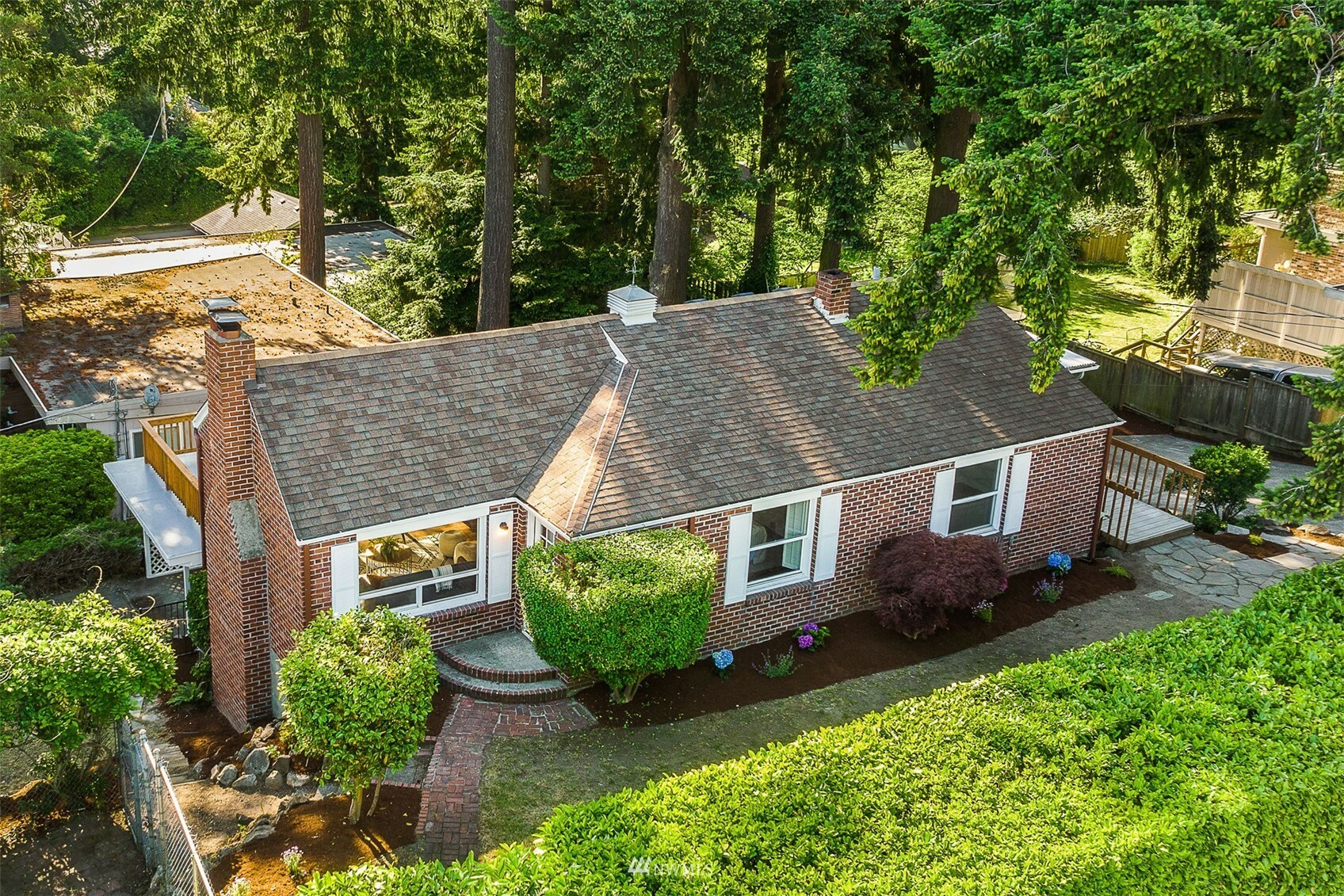 Property Photo: 14995 22nd Avenue SW WA 98166