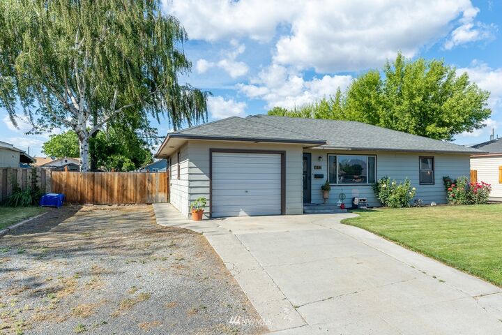 Property Photo:  613 K Street SW  WA 98848 
